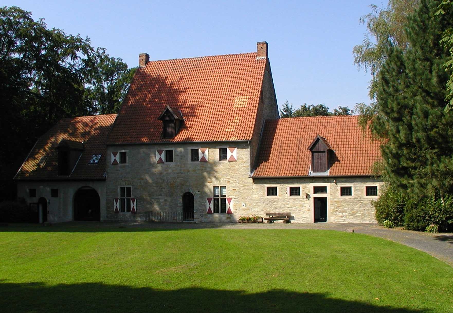 Mallinckrodthaus Und Paulusturm | Burgdorf-Stromberg